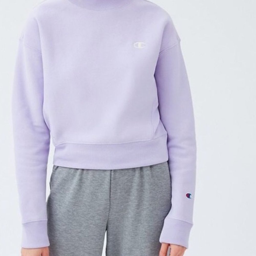 UO x Champion Lilac Mockneck Sweatshirt Size L